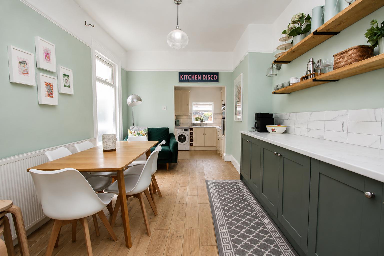 5 bed property in Taylor Road, Wallington